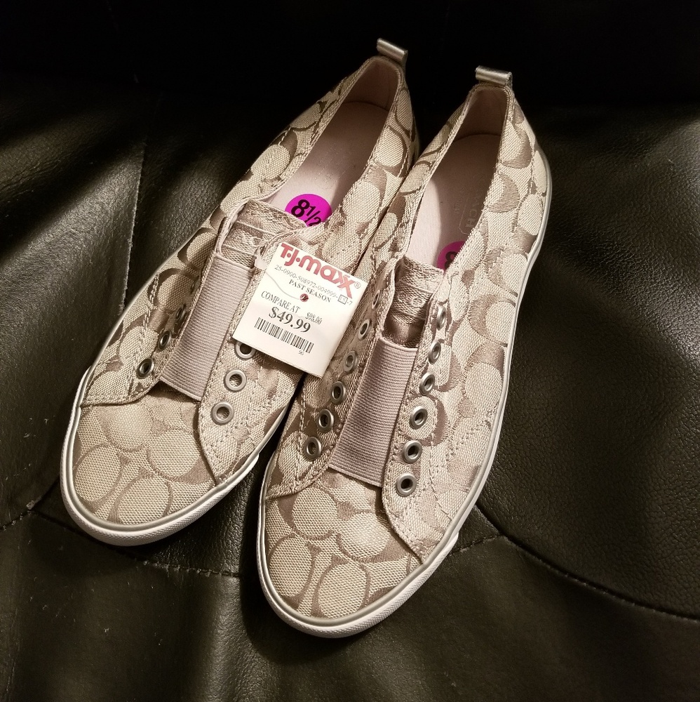 Coach flats